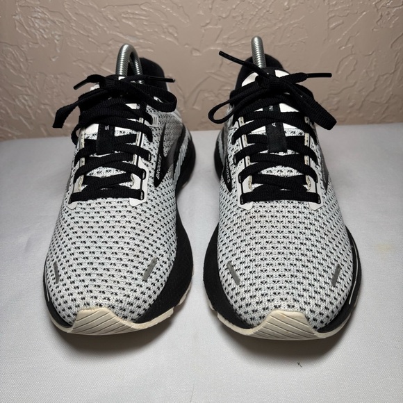 Brooks Adrenaline GTS 22 White Black Athletic Shoes Women's Size 7.5 Lace Up - Picture 3 of 13